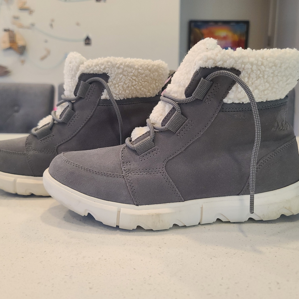 Sorel Explorer Joan Faux Fur Waterproof Boots – Quarry/White – Size 10